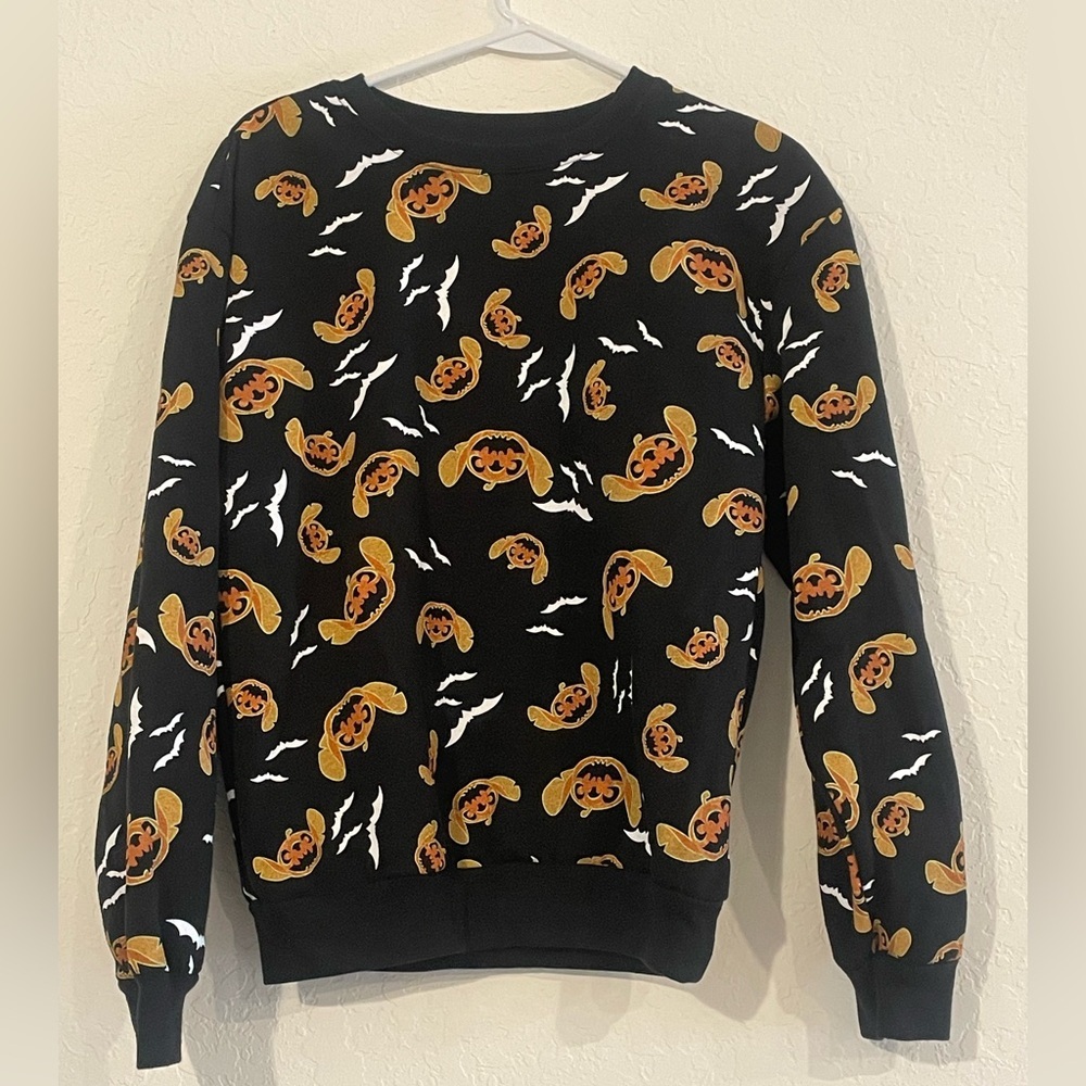 Disney Crewneck Halloween Sweatshirt with Stitch Pumpkin Head & Bats Size Small